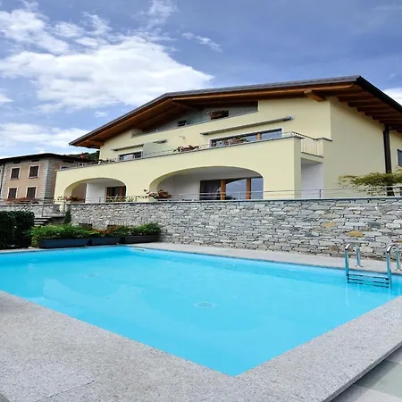 Sleeps 5 Pool Air Con Domaso