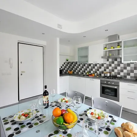 Apartman Sleeps 5 Pool Air Con