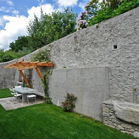 Sleeps 5 Pool Air Con * Domaso