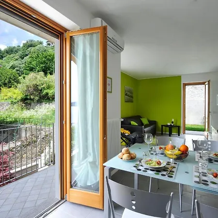 Sleeps 5 Pool Air Con Domaso